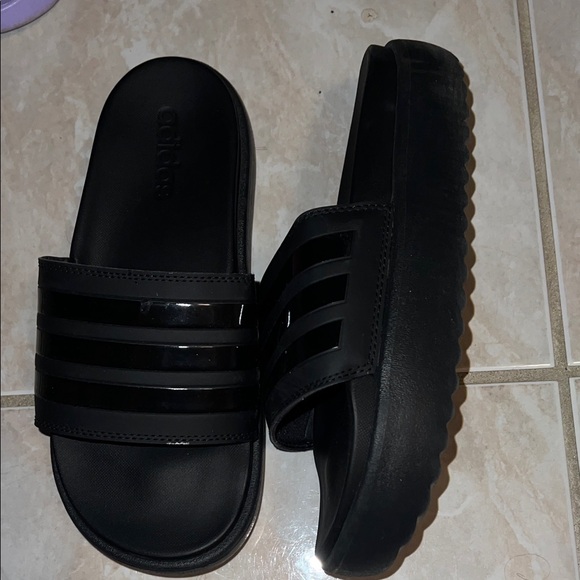 adidas Shoes - Like new Women’s adidas triple black ADILETTE PLATFORM SLIDES